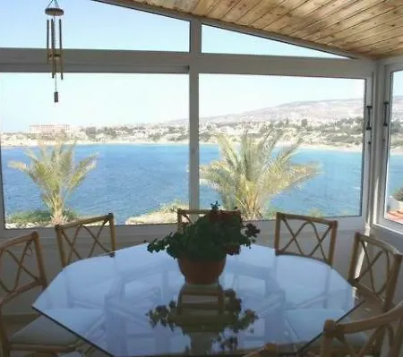 Amalia Villa Coral Bay